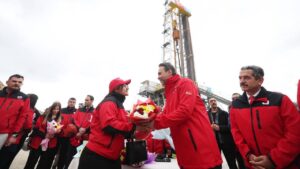 Bakan Bayraktar Gabar’da öğretmenlerle bir araya geldi