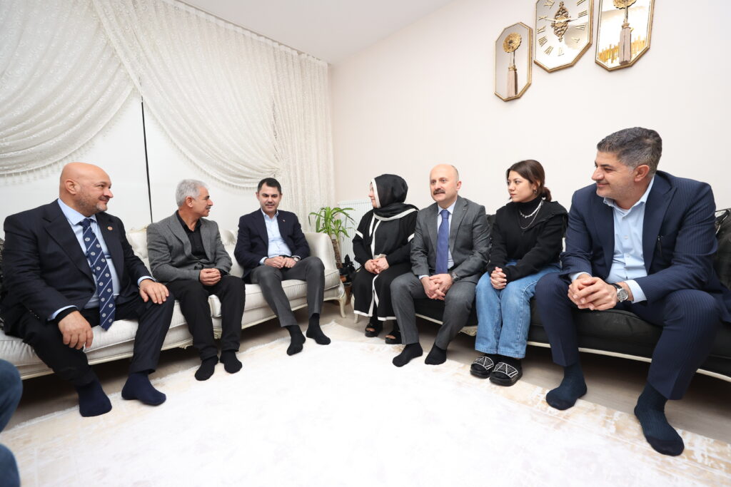 Bakan Kurum: Ev, yol yapılır ama insan yetiştirmek daha değerli!