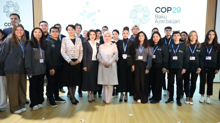 Emine Erdoğan, Bakü’de ‘Sıfır Atık hareketinin ilham dolu yolculuğunu’ paylaştı