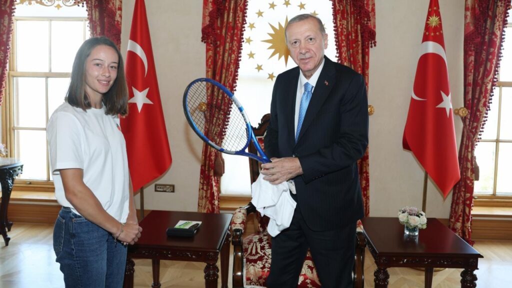 Cumhurbaşkanı Erdoğan’dan milli tenisçi Zeynep Sönmez’e tebrik