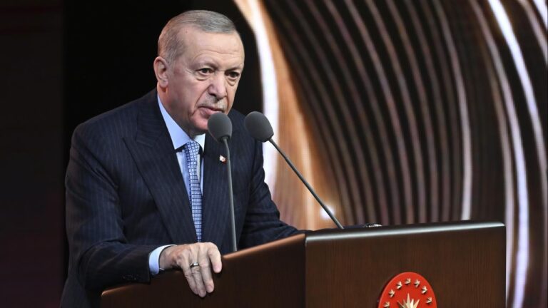 Cumhurbaşkanı Erdoğan: Sanatçılar, kültürümüzün devamında hayati bir rol üstleniyor