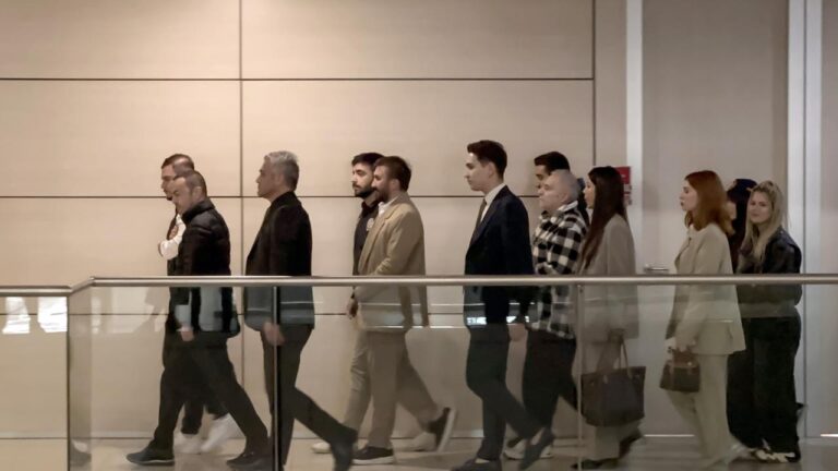 Serdar Ortaç ve Mehmet Ali Erbil’e ‘ev hapsi’ kararı