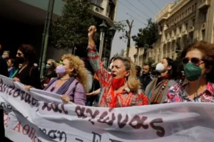 Yunanistan’da hayat pahalılığını protesto için işçiler 24 saatlik genel greve gitti, halk sokağa indi