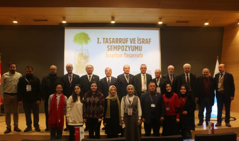 Üsküdar Üniversitesi tarafından düzenlenen “I. Tasarruf ve İsraf Sempozyumu” nda, israfın önlenmesi ve tasarruf bilincinin artırılması ele alındı