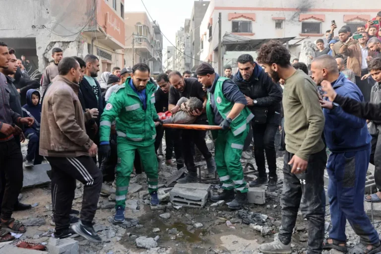 İsrail güçleri Gazze Şeridi’nin kuzeyindeki Kemal Advan Hastanesi’ne saldırı düzenledi