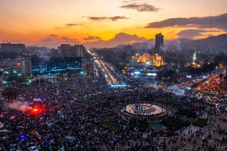 Tarihin Yanlış Tarafında Israr Niye?