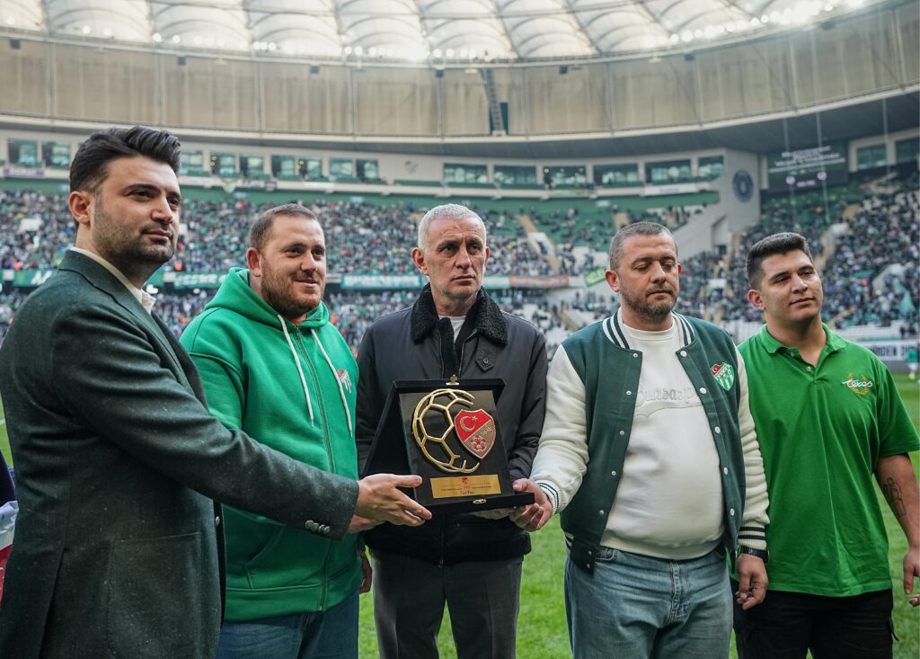 TFF Başkanı Hacıosmanoğlu, Fair Play ve Sosyal Sorumluluk Ödülü’nü takdim etti