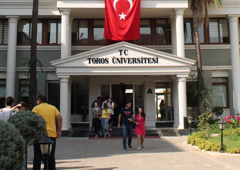 Toros Üniversitesi, 2024 YÖK genel raporunda, ’Araştırma-Geliştirme Proje ve Yayın’ kategorisinde 201 üniversite arasından 5. sırada yer aldı