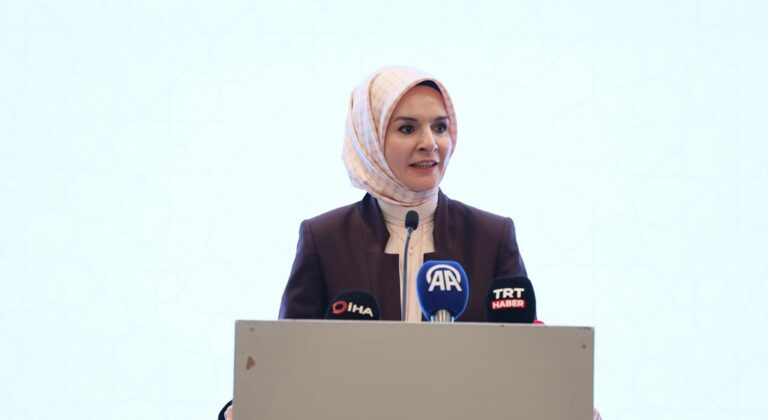 Aile ve Sosyal Hizmetler Bakanı Göktaş, “İlk evlilik yaşı erkeklerde 28,3, kadınlarda ise yüzde 25,7 düzeyinde”