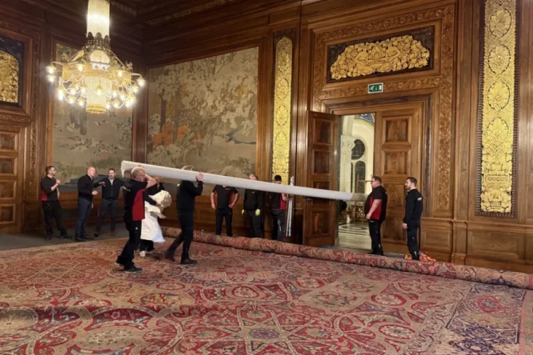 HEREKE-TAPIJT OPNIEUW IN DEN HAAG: EEN TURKSE HANDTEKENING IN DE HISTORISCHE WEAVE VAN HET VREDESPALEIS