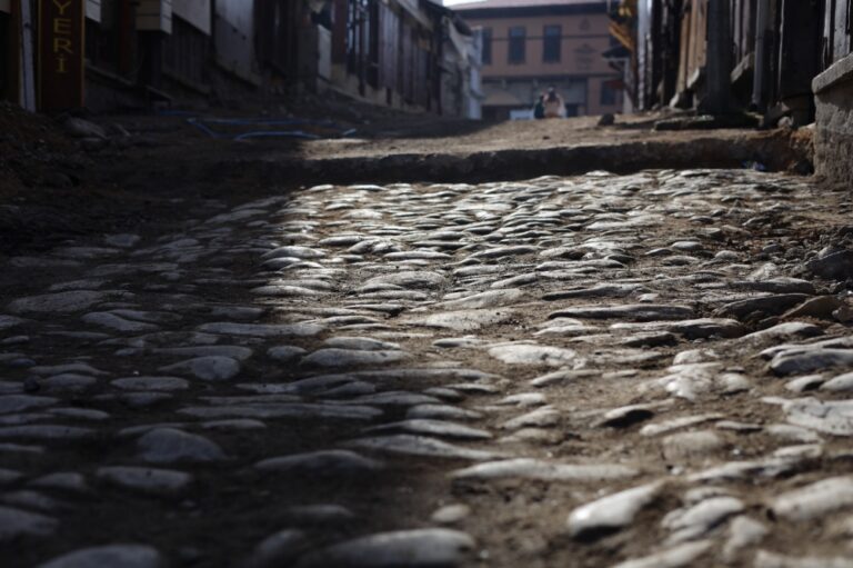 Safranbolu Belediyesi, Arnavut kaldırımlarını gün yüzüne çıkarıyor