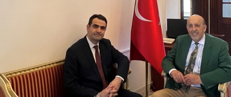 İLHAN KARAÇAY VOERDE EEN DİEPGAAND INTERVİEW MET ONZE AMBASSADEUR İN DEN HAAG, SELÇUK ÜNAL…