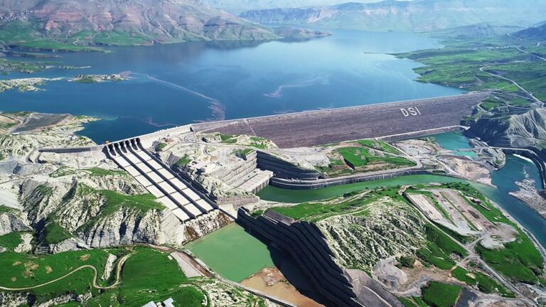 Kastamonulu Tarım ve Orman Bakanı İbrahim Yumaklı öncülüğünde ülkenin her bir karış toprağını su ile buluşuyor