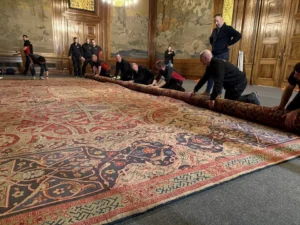 HEREKE-TAPIJT OPNIEUW IN DEN HAAG: EEN TURKSE HANDTEKENING IN DE HISTORISCHE WEAVE VAN HET VREDESPALEIS