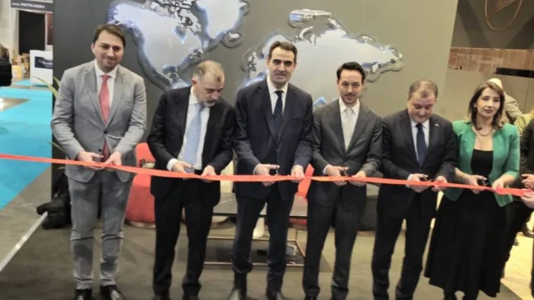 Lahey Kültür ve Turizm Ofisi’miz ile Amsterdam THY müdürlüğümüz, Utrecht Turizm Fuarı’na can verdi!