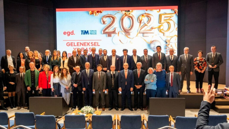 Ekonomi Gazetecileri Derneği (EGD), meslekte 20. yılını dolduran üyelere teşekkür plaketi takdim etti