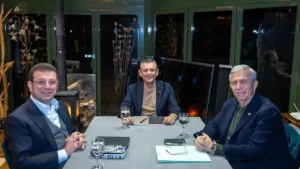 CHP’de cumhurbaşkanı adayını belirleme sürecinde perde arkasındaki bilek güreşlerinin ve algı operasyonlarının sonu gelmiyor.