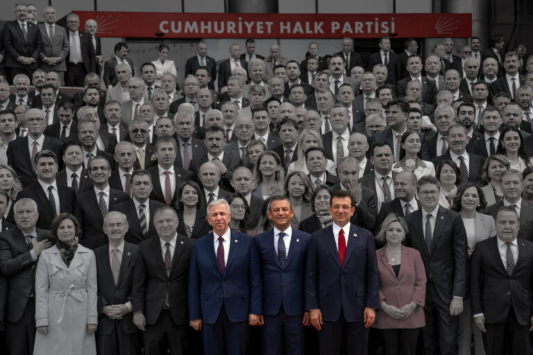 Her Üçlü Muhteşem midir?