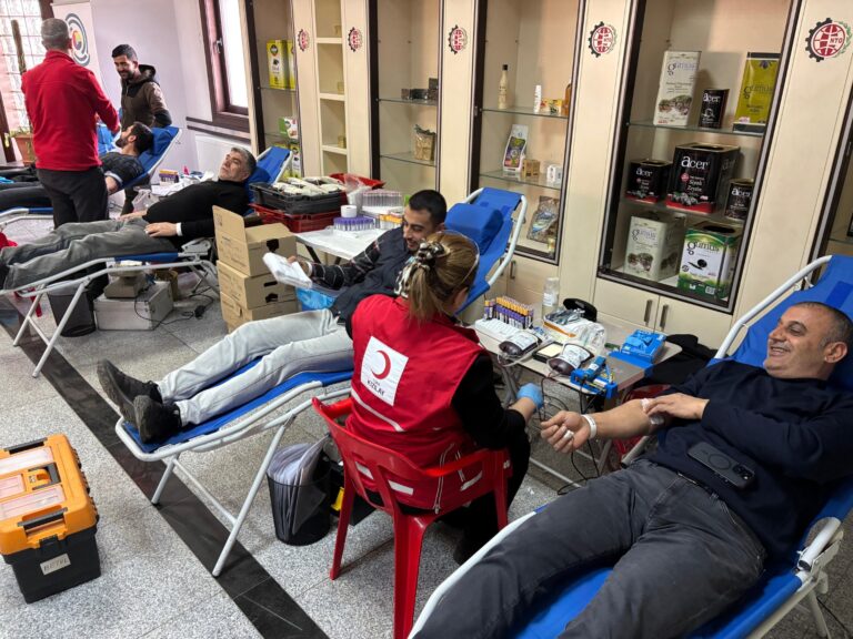 Nizip Ticaret Odası’nda Kan Bağışı Kampanyası’na yoğun katılım