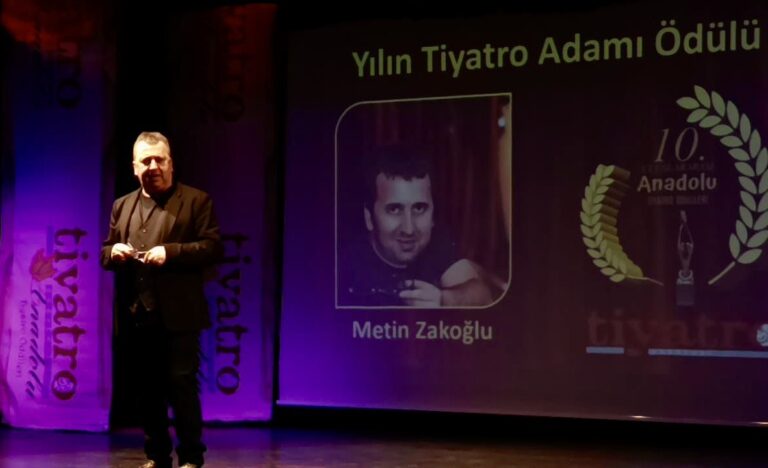 Yılın Tiyatro Adamı ödülünün sahibi Metin Zakoğlu oldu