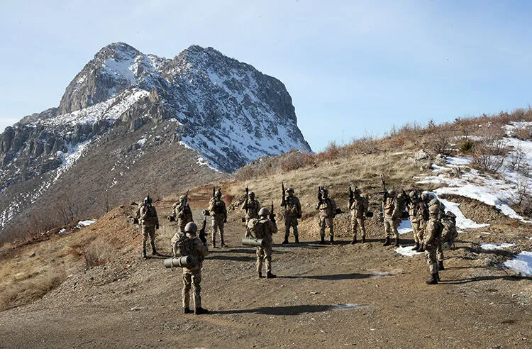 Jandarma Özel Harekat timleri, PKK’dan temizlenen bölgelerde güvenliği sağladı
