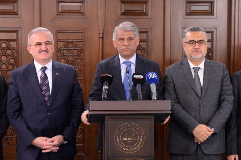 Kültür ve Turizm Bakan Yardımcısı Alpaslan; “Sizi arayarak kurasız hac vaadinde bulunanlara sakın inanmayınız”