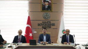 Bakan Kurum, deprem bölgesinde fahiş fiyatla beton satan firmalara tepki gösterdi