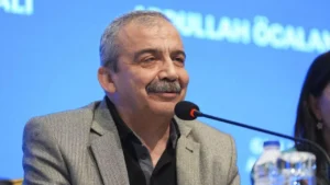 DEM Parti İstanbul Milletvekili Sırrı Süreyya Önder, ‘devlet ile pazarlık’ iddialarına; “Bu işin hiçbir şartı yok. Bunu bütün şerefimle söylüyorum.” dedi.