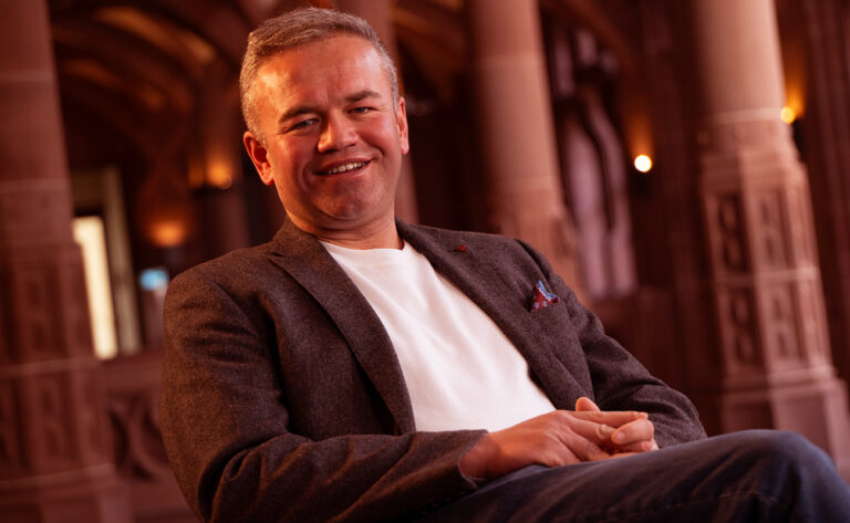 Gazeteci Oktan Erdikmen’den yeni kitap: Dünyanın En Vahşi Hayvanı