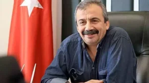 Adalet Bakanı Tunç, Kocaeli’nde “Sırrı Süreyya Önder’in rahatsızlığı nedeniyle ‘Terörsüz Türkiye’ süreci ötelendi”…