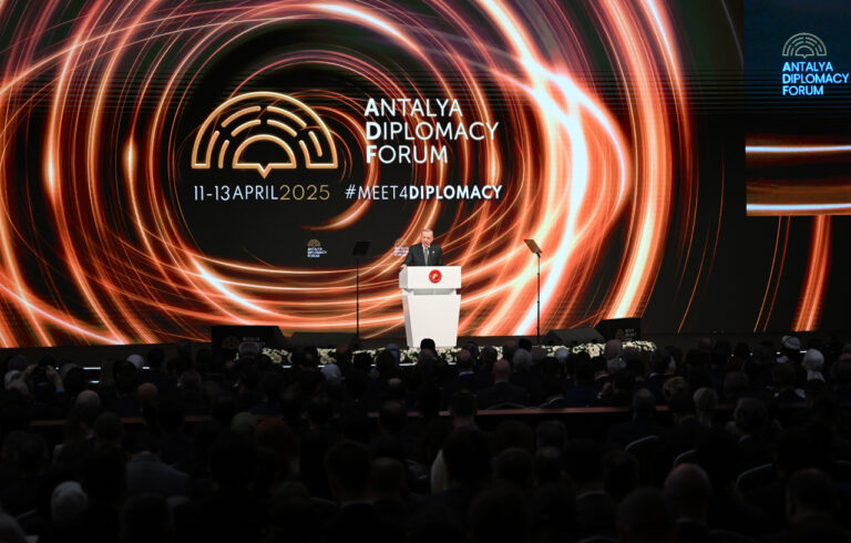 Diplomasiyi Yeniden Sahiplenmek