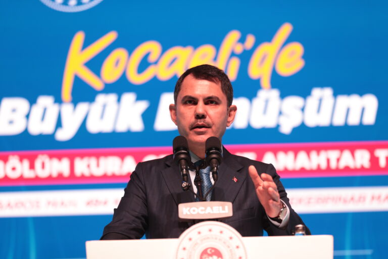 Bakan Kurum, “Büyük Dönüşüm Anahtar Teslimi ve Kura Çekimi Töreni”ne katıldı…