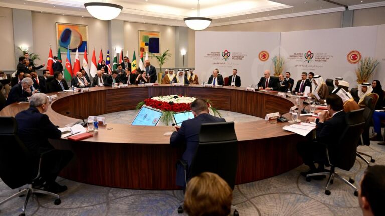 TBMM’nin girişimiyle İstanbul’da düzenlenen “Filistin’i Destekleyen Parlamentolar Grubu Toplantısı”nda, 13 ülkenin parlamento başkanları bir araya geldi.