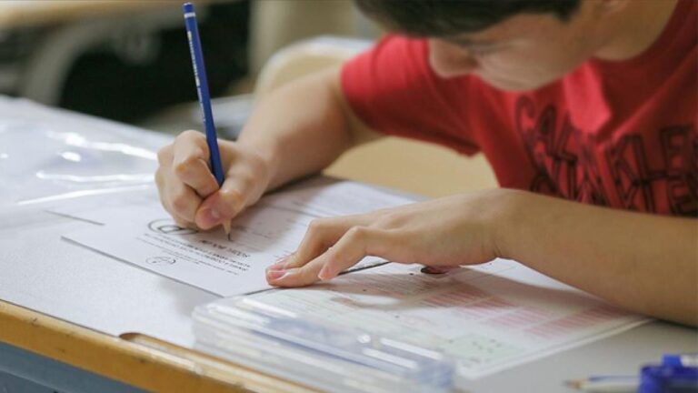 İstanbul’un 38 ilçesinde bugün 84 bin 626 öğrenci İlköğretim ve Ortaöğretim Kurumları Bursluluk Sınavı’na girecek…