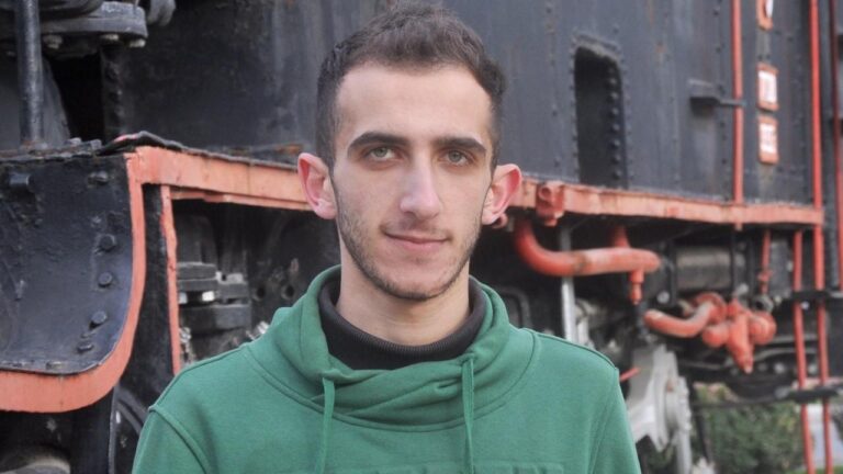 Esed rejimi ailesini, sağlığını ve en güzel yıllarını çaldı: Türkiye’ye sığınan bir gencin hikayesi…