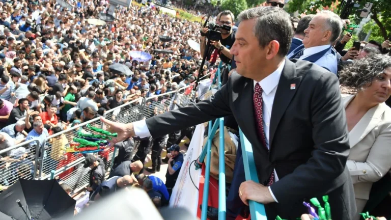 İtibarına jilet atan Mesir Macunu! CHP’nin başındaki yönetim meşru mu?