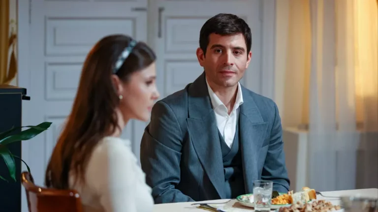 Alina Boz’la Cihangir Ceyhan’ın başrollerini paylaştıkları Bir Zamanlar İstanbul dizisinde, seyircinin olmasını heyecanla beklediği oldu…