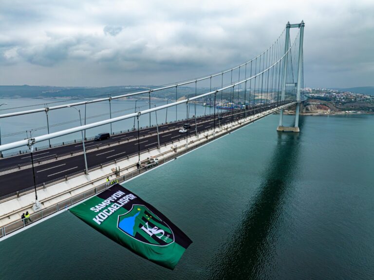 Kocaeli Büyükşehir Belediye Başkanı Büyükakın, şampiyon taraftarı kırmadı…