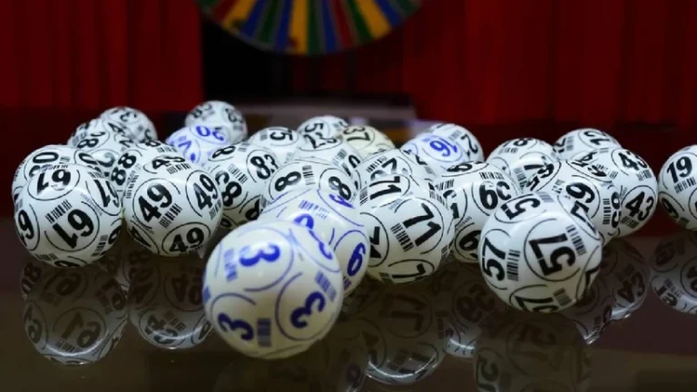 Rusya’da yaşayan genç bir kadın, yapay zekaya danışarak oynadığı piyangoda tam 36 milyon ruble kazandı…