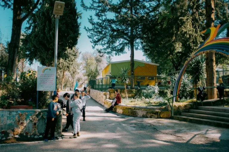 İsraillilerle Filistinlilerin barış köyü vergi tehdidi altında