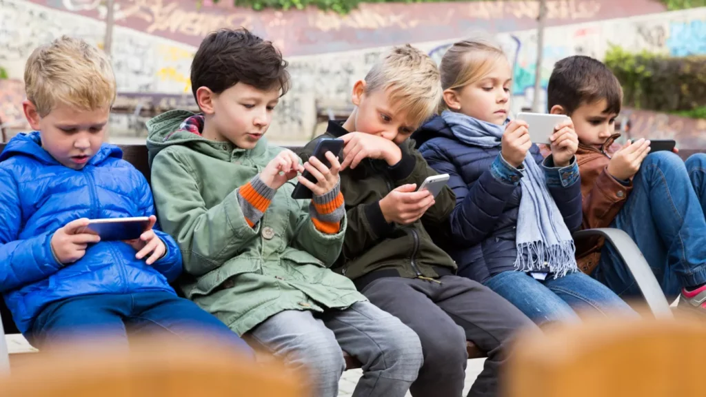 AB okullarda telefon kullanımını yasaklayacak mı?