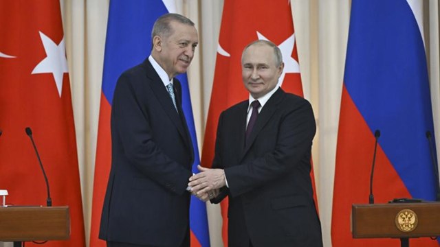 Rusya Devlet Başkanı Vladimir Putin, Ukrayna ile 15 Mayıs’ta İstanbul’da ön koşulsuz doğrudan görüşmelerin yeniden başlatılmasını önerdi…