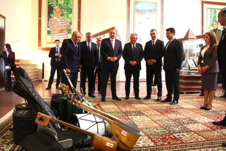 TİKA’dan Azerbaycanlı Çocuklara Müzik Aletleri Desteği…