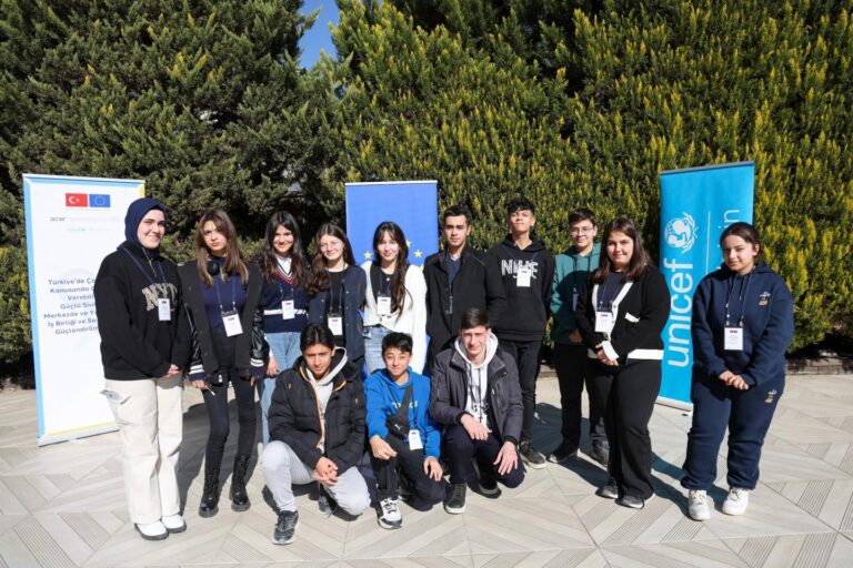 Genç Sesleri Güçlendirmek ve Çocuk Haklarını Savunmak