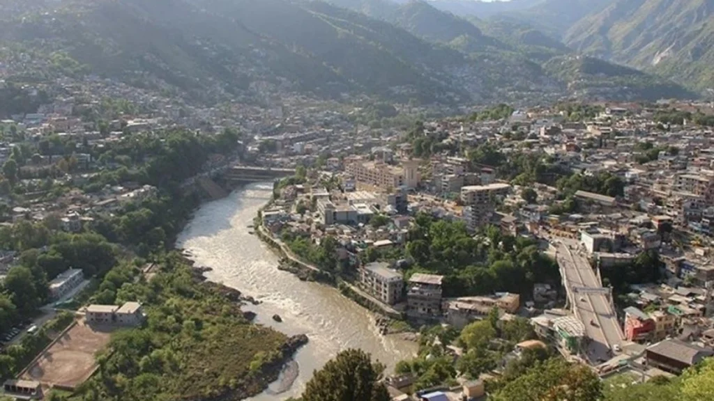 Hindistan, Keşmir’deki kanlı saldırı sonrası İndus Suları Anlaşması’nı fiilen askıya aldı ve Baglihar Barajı’ndan su akışını durdurdu…