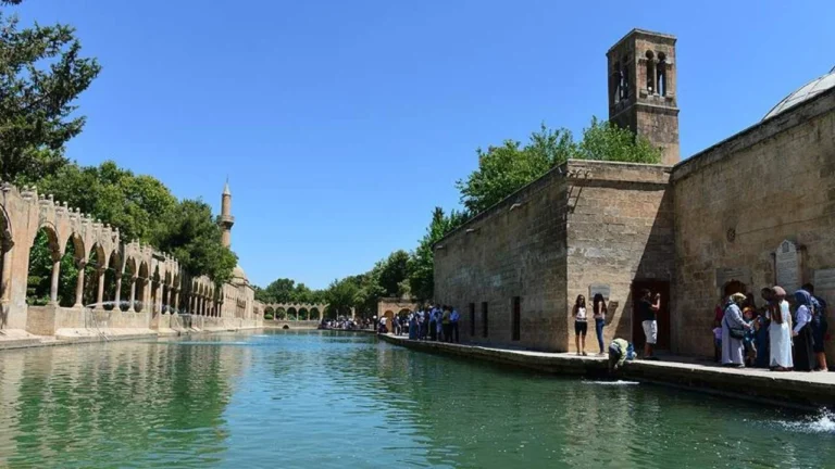 Her mevsim yerli-yabancı milyonlarca ziyaretçiyi ağırlayan Balıklı Göl’ün hikayesi!…