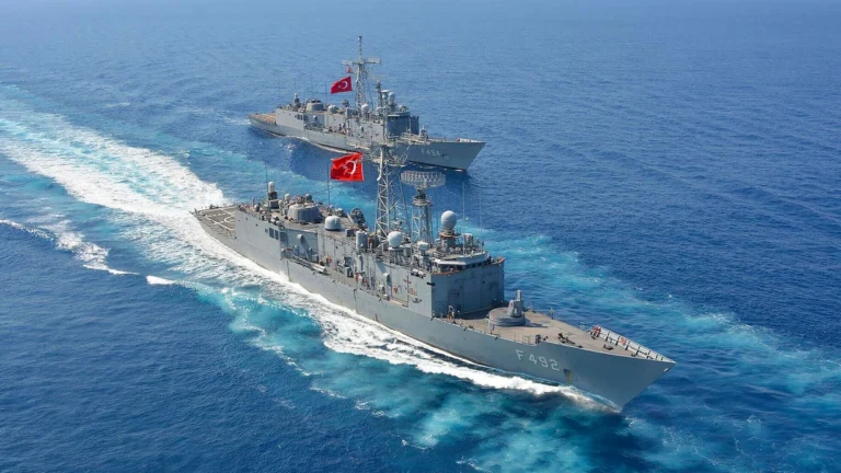 Türkiye’nin denizlerdeki hakimiyet kararlılığını ortaya koyan DENİZKURDU-II/2025 Tatbikatı start aldı.