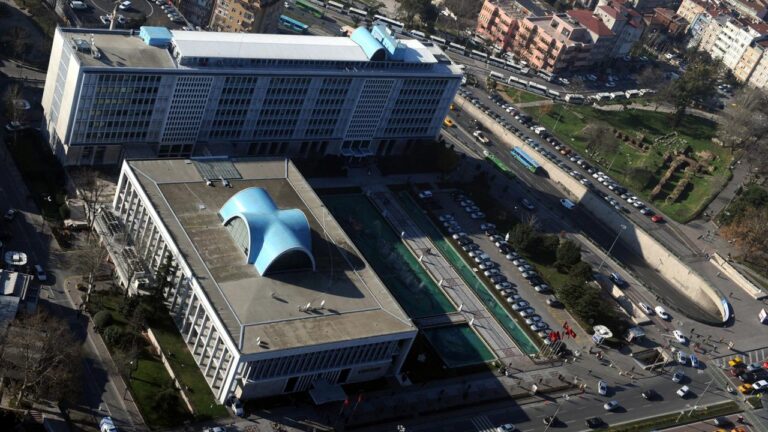 İBB’ye “yolsuzluk” soruşturması: Gülibrahimoğlu’nun şirketine kayyum atandı