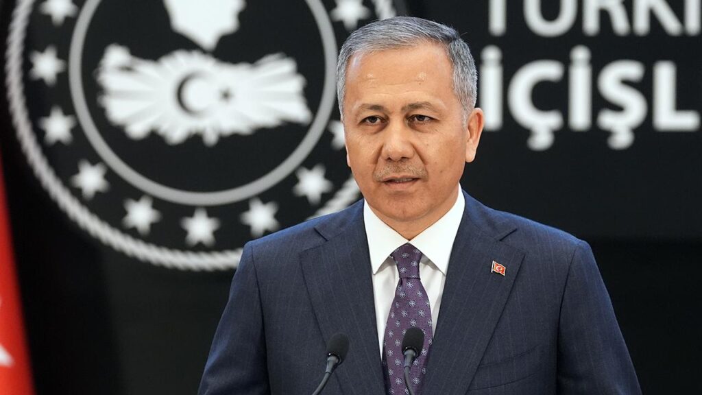 Bakan Yerlikaya: Çocuklarımızın hayatıyla oynayan hiçbir servis şoförünün trafikte yeri yoktur…