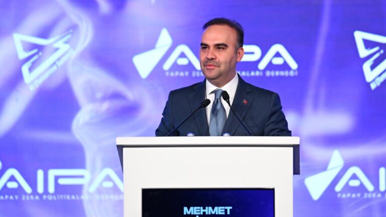 Sanayi ve teknoloji Bakanı Kacır, “AI Tomorrow Summit 2025” etkinliğine katıldı.